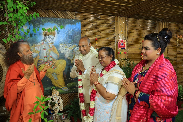 परमार्थ निकेतन आश्रम पहुंचे पूर्व राष्ट्रपति रामनाथ कोविंद