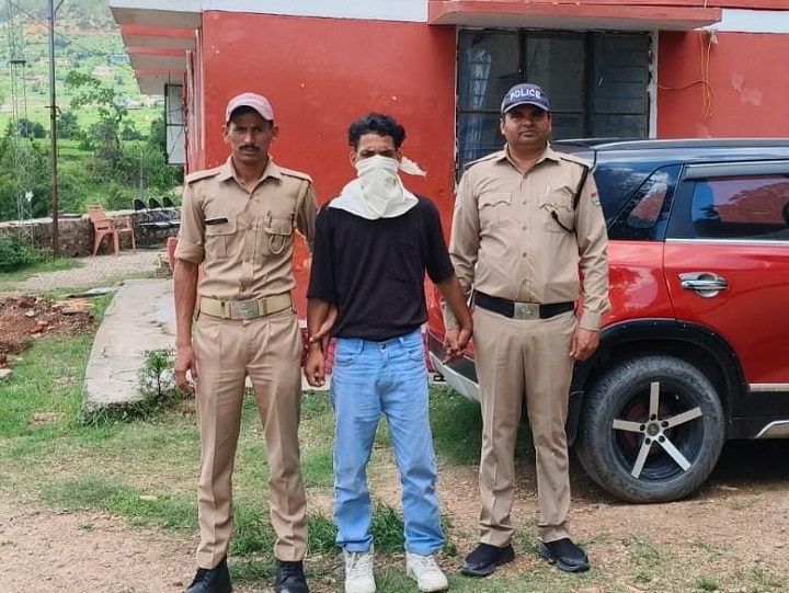स्पोर्ट्स बाइक सवार स्मैक तस्कर गिरफ्तार, 3.23 लाख की हेरोइन बरामद