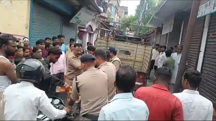 युवक की हत्या कर बोरे में फेंका शव? इलाके में खौफ