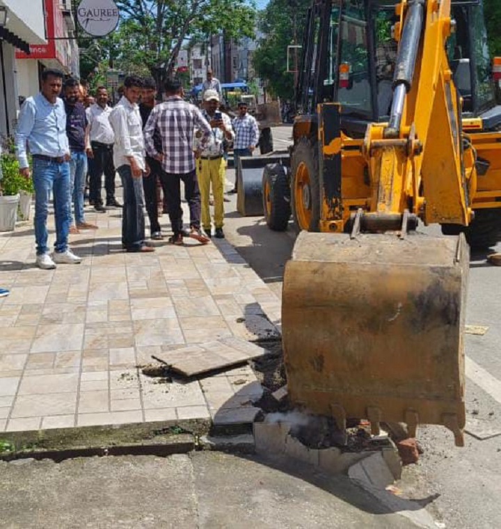 सार्वजनिक स्थलों से हटाया गया अतिक्रमण