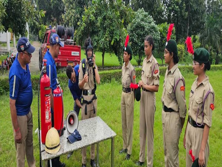 मॉकड्रिल के माध्यम से दिया गया अग्निशमन प्रशिक्षण