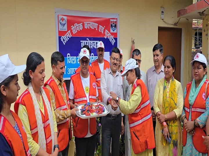 रक्षा बंधन पर रेडक्रॉस का खास तोहफा, सीमा पर जवानों को भेजी राखियाँ