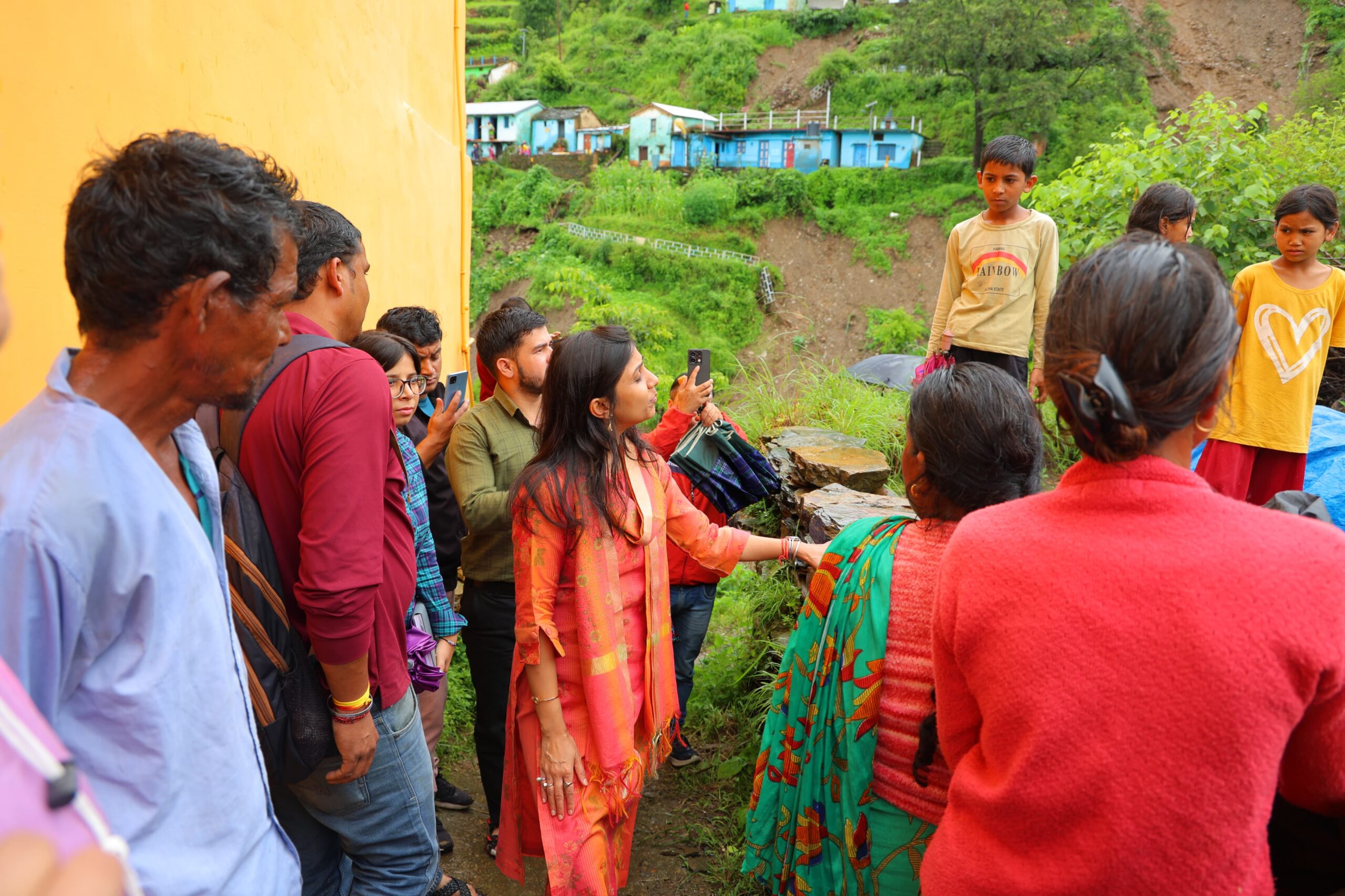 प्रभावितों को आपदा अहेतुक राशि, पेयजल, ड्राई राशन व जीवन रक्षक दवाएं उपलब्ध कराने के लिए सभी विभाग तत्पर