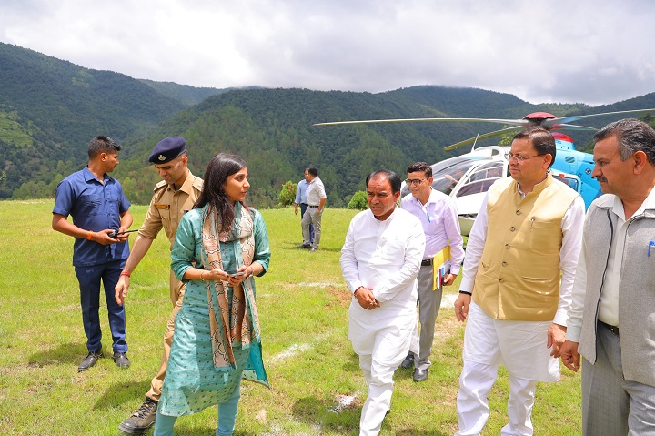CM धामी पहुंचे पौड़ी, आपदा प्रभावित क्षेत्रों का किया हवाई निरीक्षण
