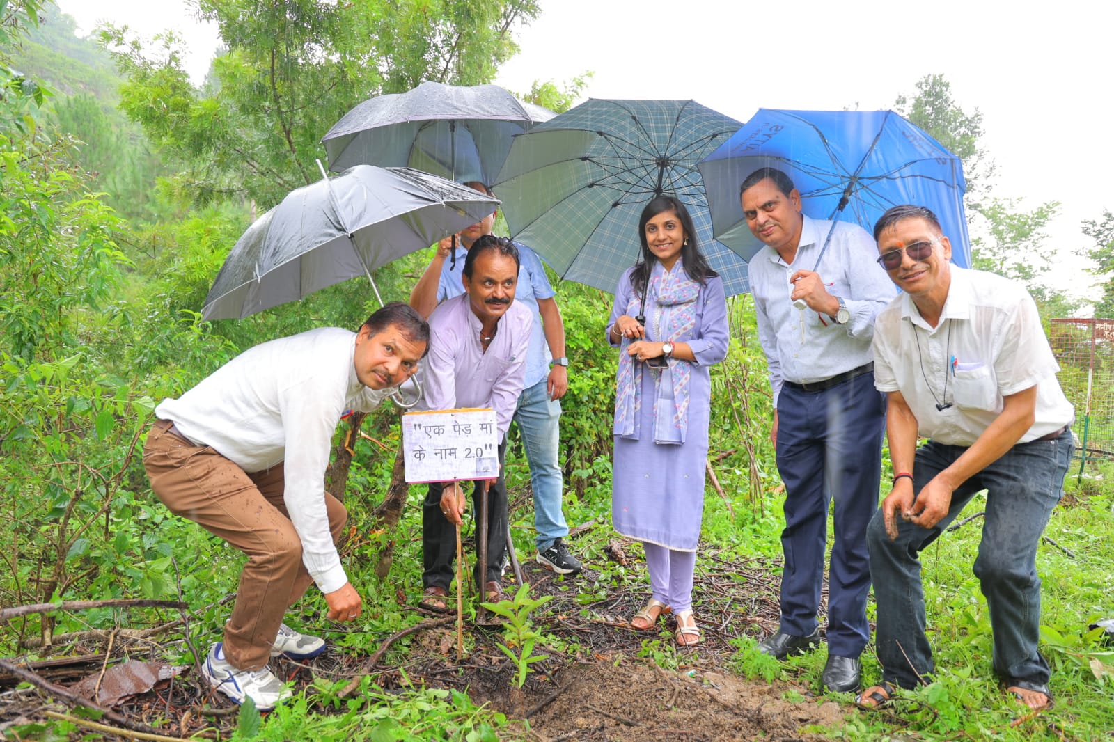 जिलाधिकारी स्वाति भदौरिया ने राजकीय इंटर कॉलेज क्यार्क का किया औचक निरीक्षण