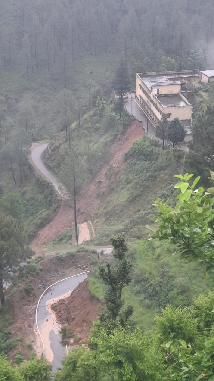 लोनिवि ने मलबा हटाकर सुचारु किया बद्रीनाथ और कोटद्वार हाईवे