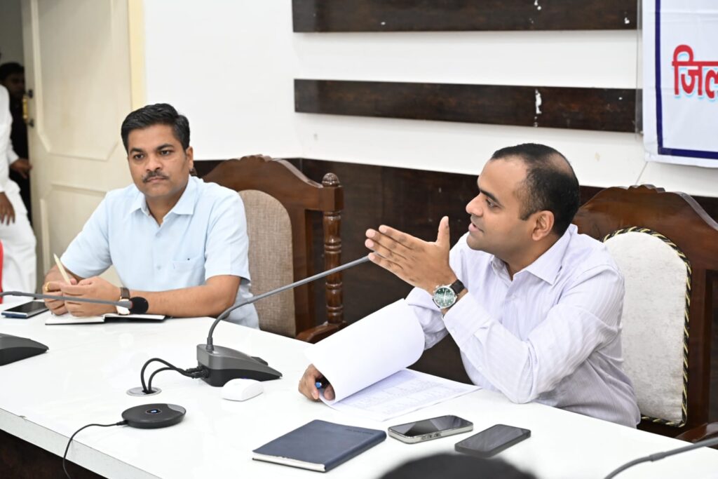 विशेष-गहन-पुनरीक्षण-कार्यक्रम-में-एईआरओ-पूरी-तत्परता-एवं-जिम्मेदारी.jpg