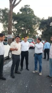 जिलाधिकारी-ने-काशीपुर-रामनगर-सड़क-मार्ग-का-किया-औचक-स्थलीय-निरीक्षण.jpg
